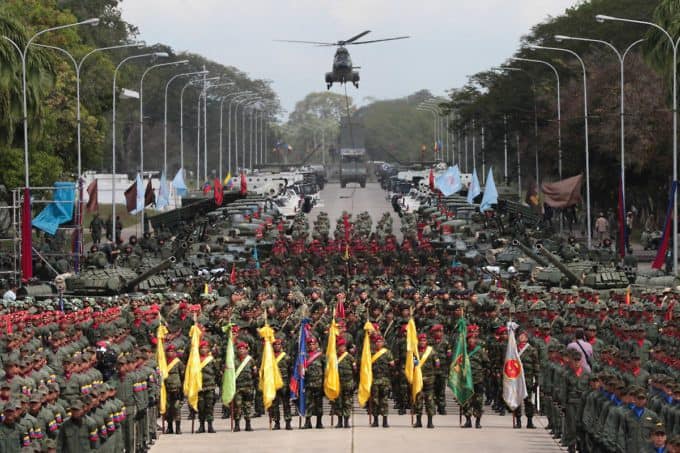 Армията във Венесуела е опора на Боливарската революция още от времето на Уго Чавес. Снимка: albaciudad
