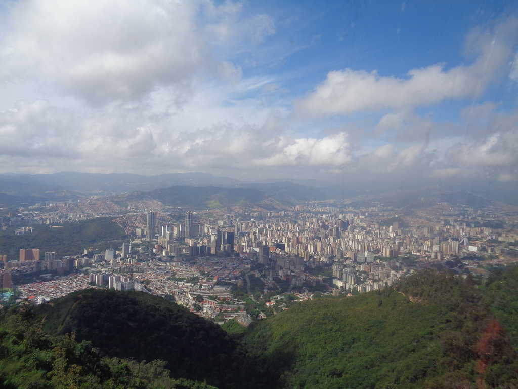 Изглед към Каракас от лифта, отвеждащ към върха Уарайра Репано. Снимка: Къдринка Къдринова