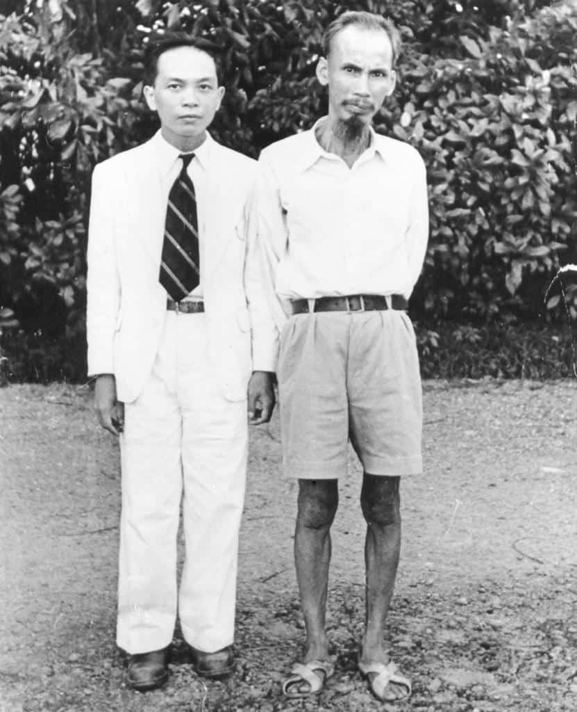 Хо Ши Мин и генерал Зиап през 40-те. Снимка: Уикипедия