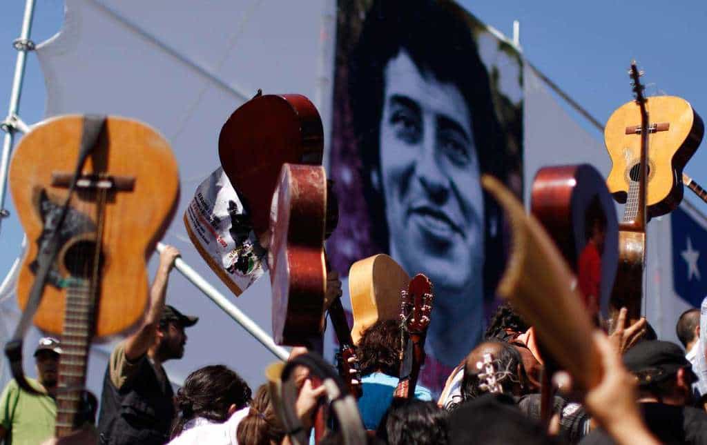В Чили паметта за Виктор вдъхновява все повече млади певци. Снимка: El Siglo