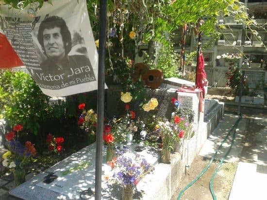 Днес Виктор Хара почива в този гроб. Снимка: Туитър