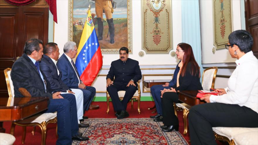 Срещата на президента Николас Мадуро с тримата опозиционни губернатори. Снимка: El Mundo