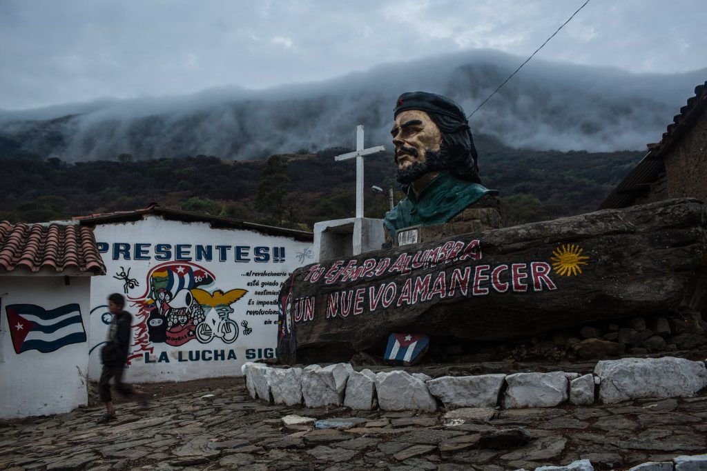 Паметник на Че Гевара в селцето Игера, направен от самите селяни. Снимка: Resumenlatinoamericano
