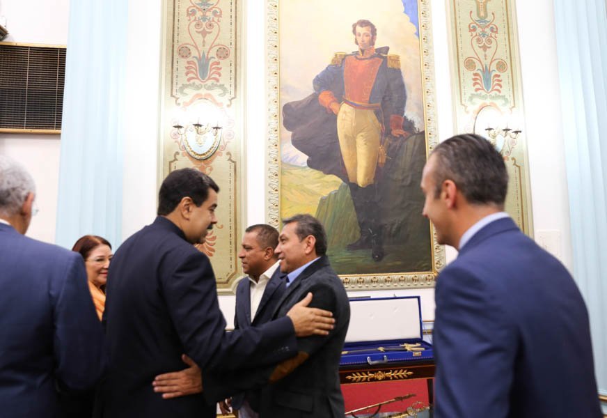 Срещата между Мадуро и тримата опозиционни губернатори е сърдечна и приятелска. Снимка: El Mundo