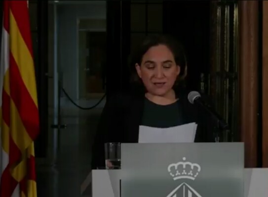 Кметицата на Барселона Ада Колау по време на изявлението си. Снимка: Diario16