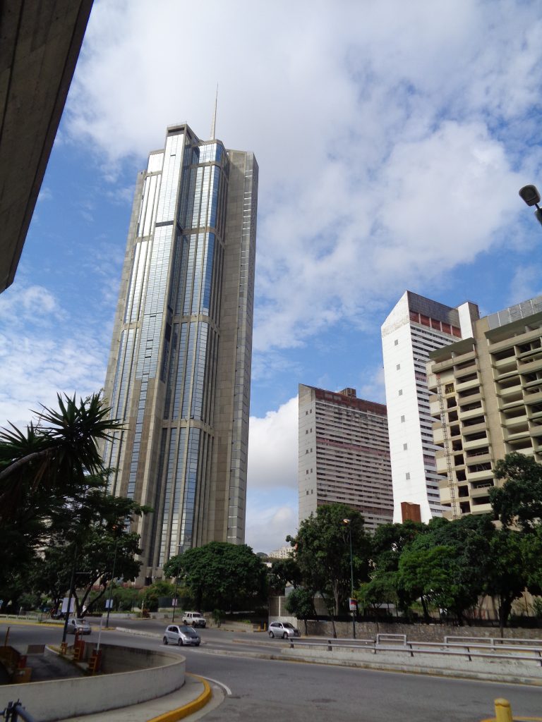 Ето го единият от небостъргачите близнаци на Каракас. Снимка: Къдринка Къдринова