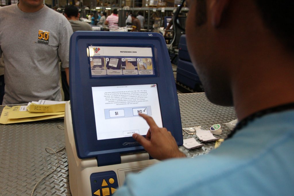 Венесуелската система за машинно гласуване е призната от международни експерти за една от най-сигурните и прозрачни в света, изключваща фалшификации