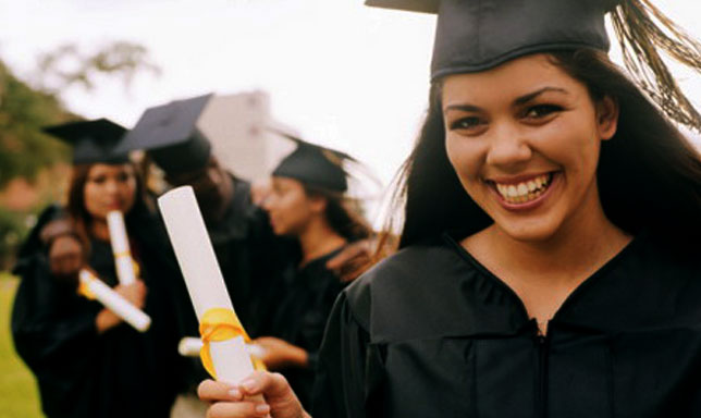 Около 3 милиона са студентите, които днес се обучават в 260-те безплатни обществени университета във Венесуела.