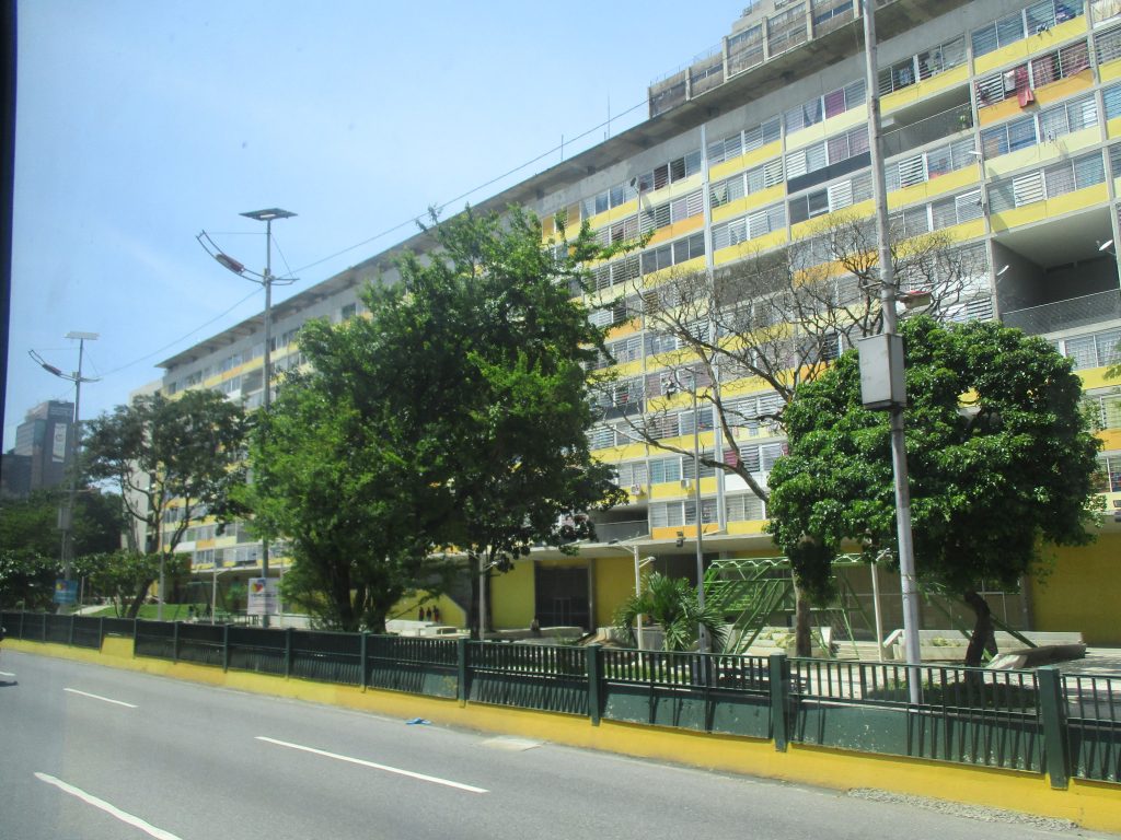 Ето още един блок по Мисия "Жилище" в центъра на Каракас. Снимка: Къдринка Къдринова