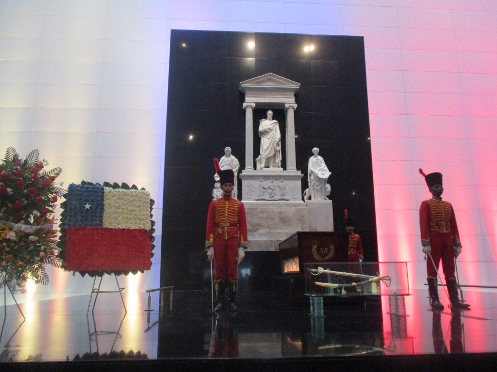 От 2013 г. новият, инкрустиран със злато ковчег с останките на Боливар е положен в новоизградената междувременно специална и внушителна гробница. Снимка: Къдринка Къдринова