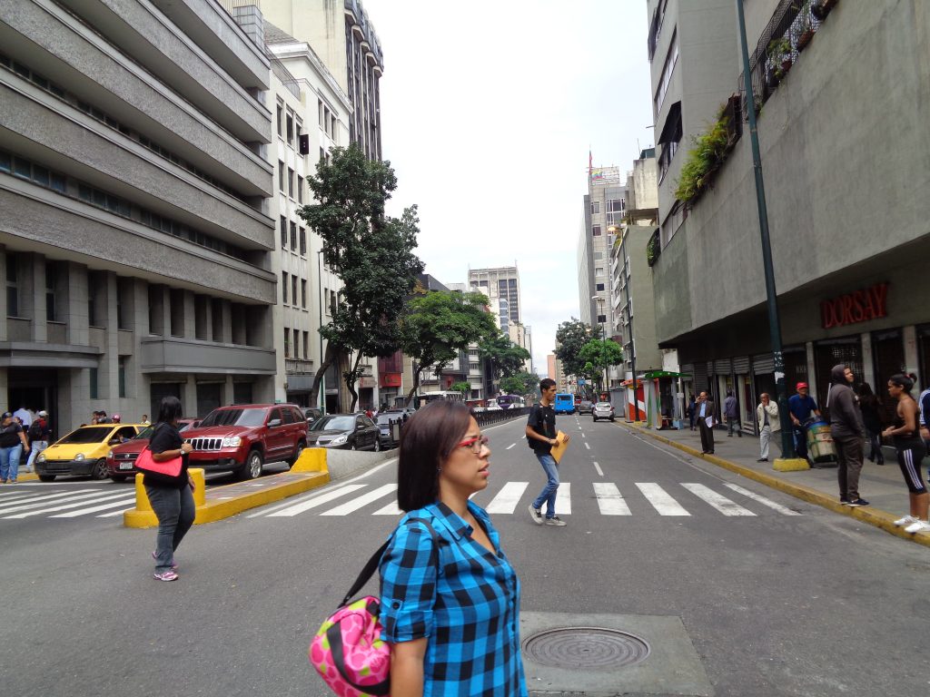 Край пешеходна пътека в Либертадор. Снимка: Къдринка Къдринова