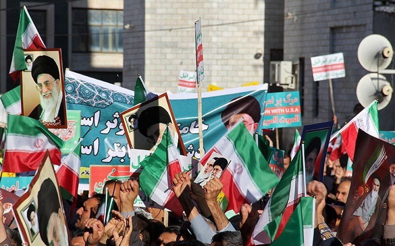 В отговор на протестите се организират и масови про-правителствени демонстрации. Снимка: Wikimedia Commons.