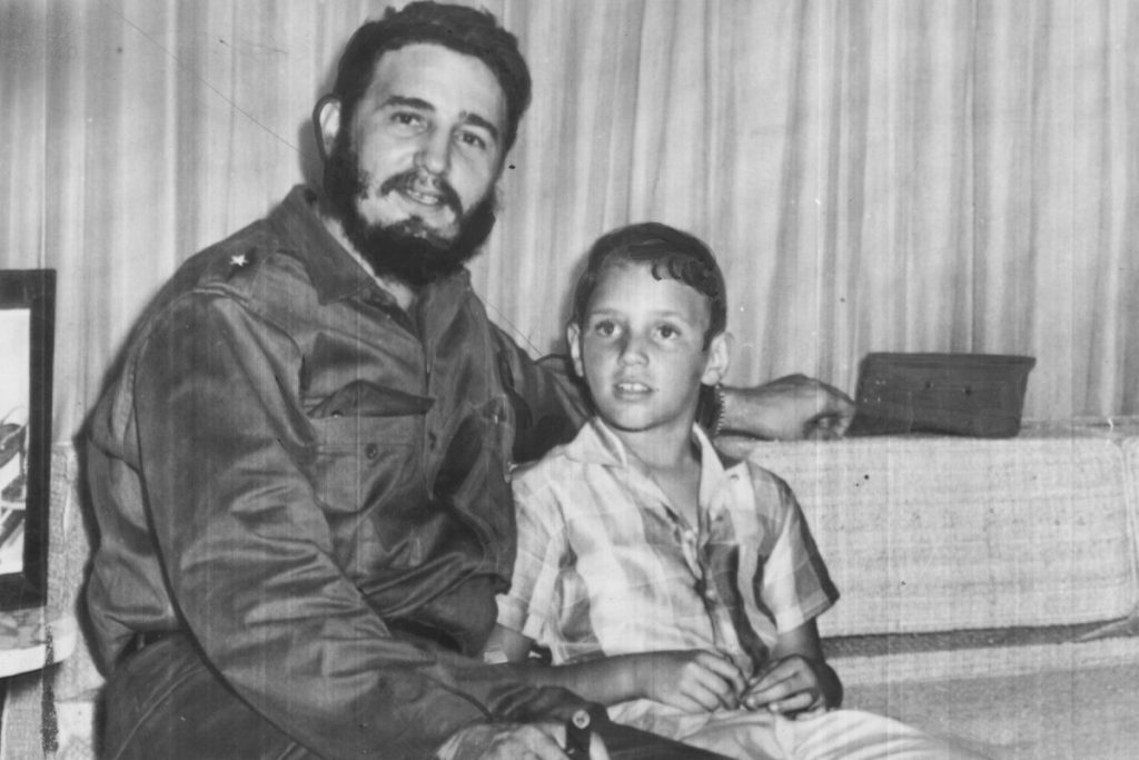 Фидел Кастро с Фиделито в Хавана в началото на 60-те. Снимка: TheCubanHistory