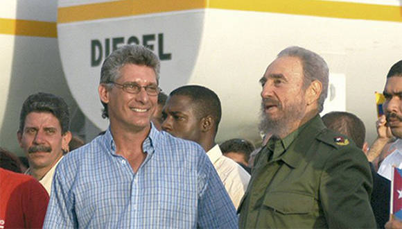 Като раководител на ККП в Олгин Диас-Канел посреща и Фидел Кастро при идванията му в провинцията. Снимка: cubadebate
