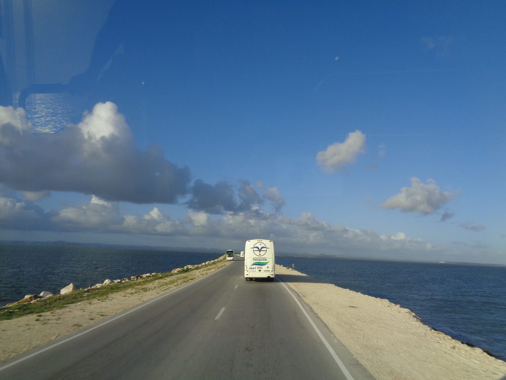 48-километровият път през морето, който води до кайо Санта Мария. Снимка: Къдринка Къдринова