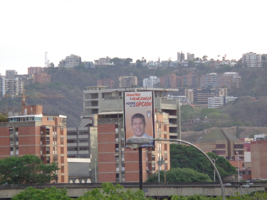Билборд с лика на Енри Фалкон на една от централните магистрали в Каракас. Снимка: Къдринка Къдринова