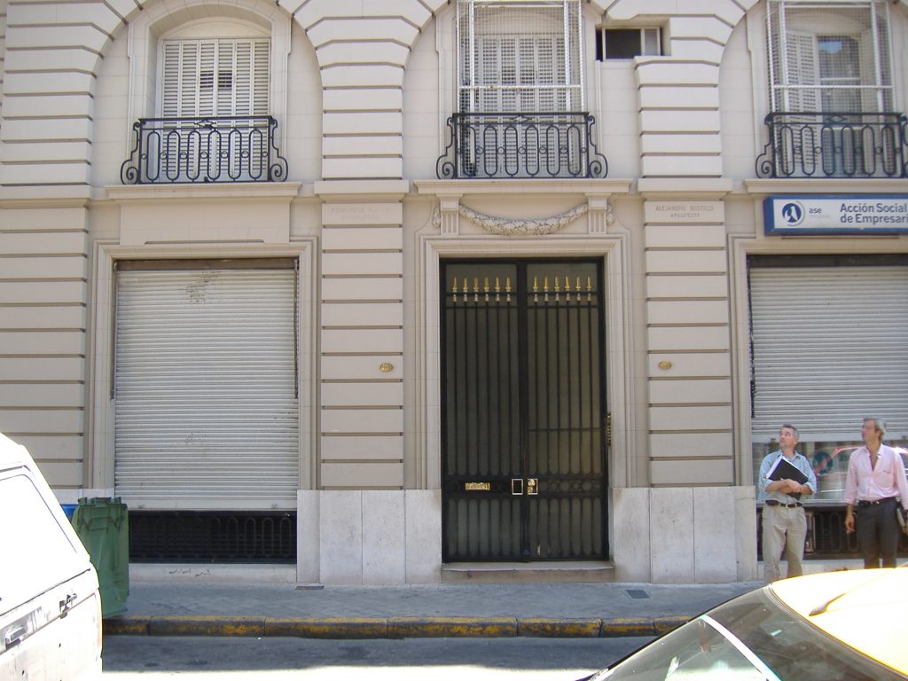 На петия етаж на тази сграда в Росарио семейството на малкия Ернесто прекарва първите дни след раждането му. Снимка: Уикипедия