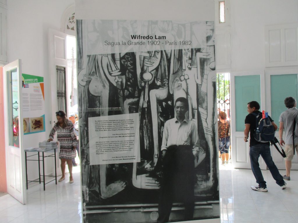 Табло със снимката на Вифредо Лам в изложбената зала с негови творби. Снимка: Къдринка Къдринова