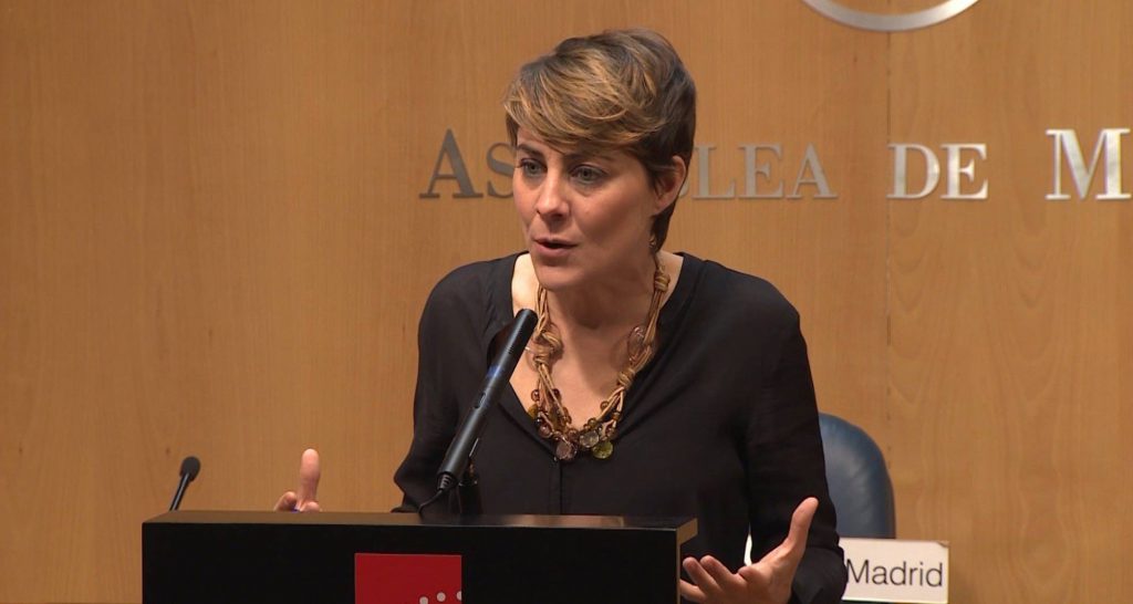 Лорена Руис-Уерта от "Подемос" в градския парламент на Мадрид. Снимка: El Pais