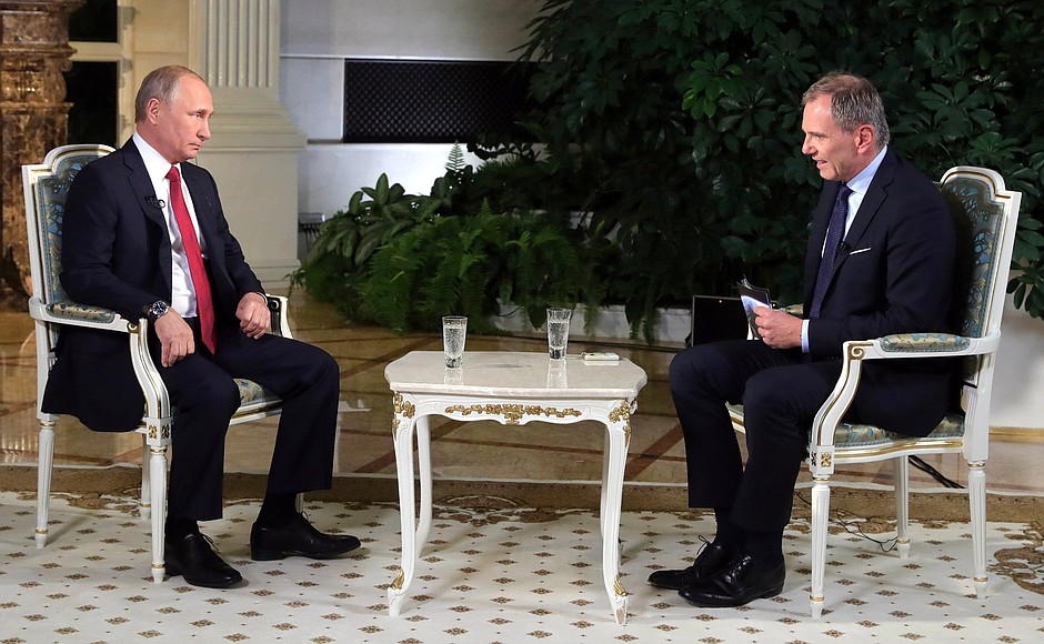 Руският президент Владимир Путин и австрийският журналист Армин Волф по време на интервюто. Снимка: kremlin.ru