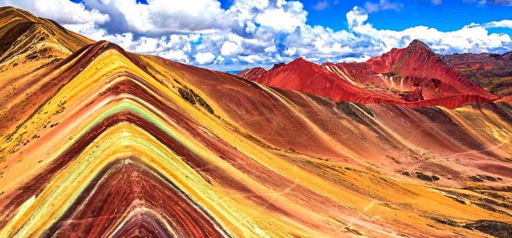 Оригиналното име на планината в седем цвята е Виникунка, но понякога я наричат и планината-дъга. Снимка: Resumen Latinoamericano
