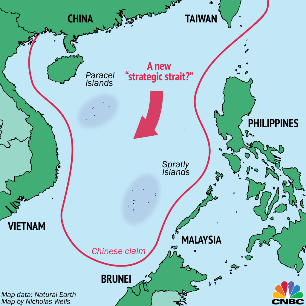 Тази карта на CNBC дава представа за очертания с червена линия "биволския език" на китайските претенции в Южнокитайско (Източно) море. Личат и островните групи Парасели и Спратли