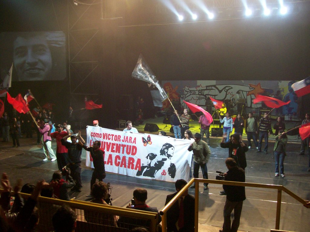 Момент от концерта в памет на Виктор Хара навръх рождения му ден през 2008 г. в стадион "Виктор Хара" в Сантяго. Снимка: Къдринка Къдринова