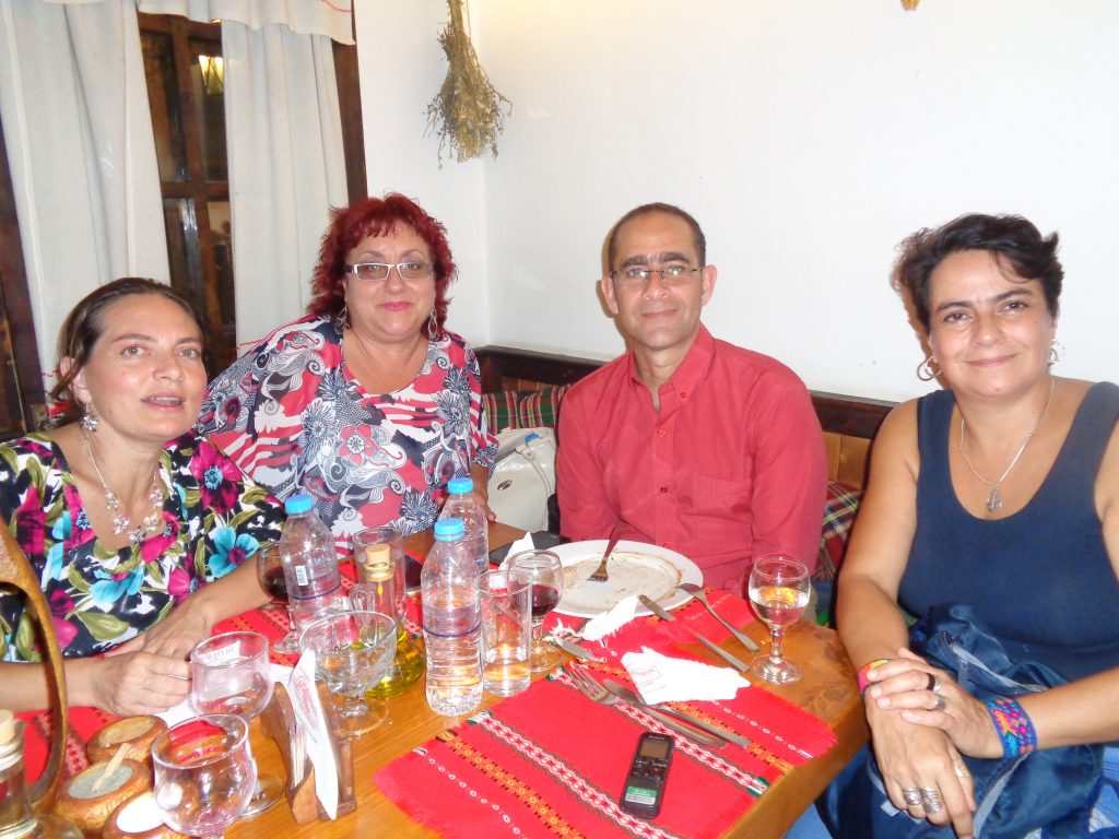 Отляво надясно: Колумбийката Лус Мирея Касто, българката Клара, кубинецът Еди Гарсия и колумбийката Мария Сепеда. Снимка: Къдринка Къдринова