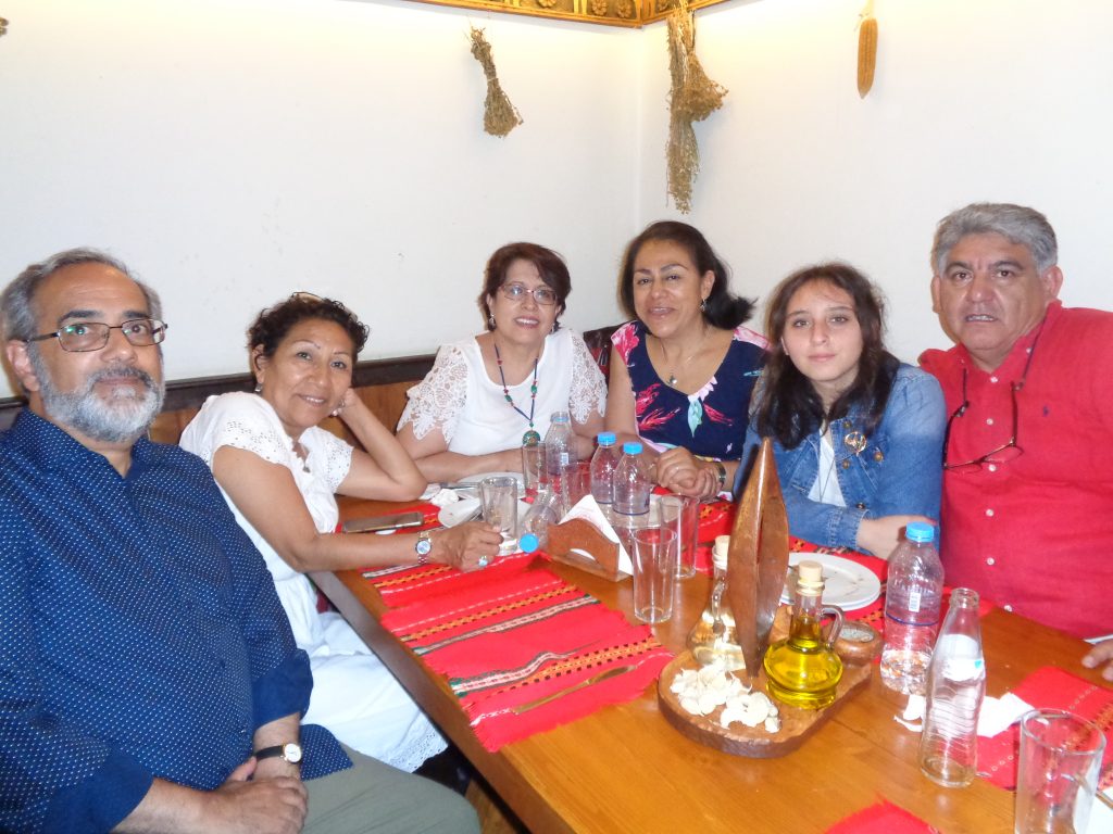 Отляво надясно: колумбиецът Сесар Алборнос, перуанката Бети Тая Мехия, еквадорката Фани Кастеянос, перуанката Сандра Облитас, еквадорците Бианка и Патрисио Понсе. Снимка: Къдринка Къдринова 