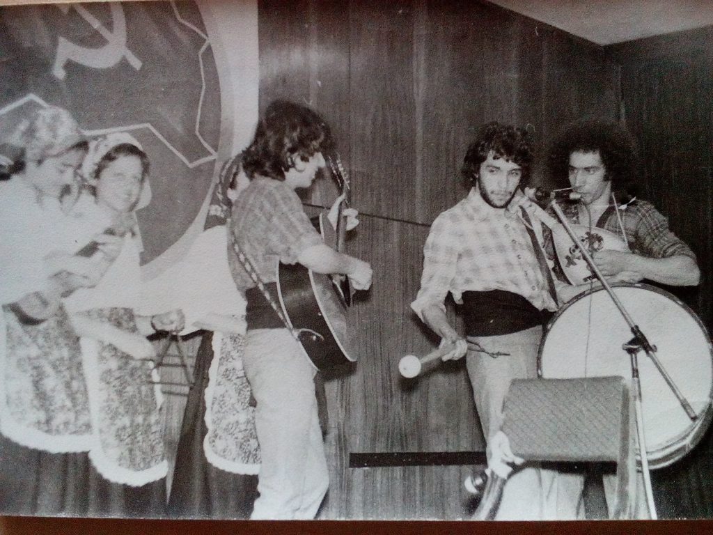 Пауло Тожейра (крайният вдясно) с музикалния състав на някогашните португалски студенти в България. Снимка: Къдринка Къдринова