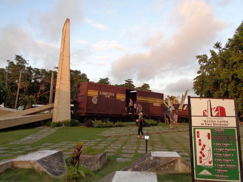Музеен комплекс на открито включва днес вагони от дерайлиралия брониран влак на Батиста. Снимка: Къдринка Къдринова