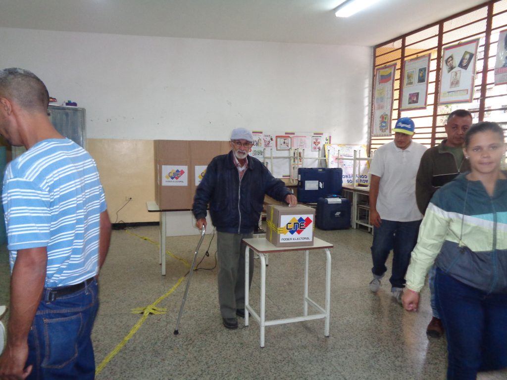 По време на гласуването в президентските избори на 20 май 2018 г. в една от изборните секции в Каракас. Снимка: Къдринка Къдринова