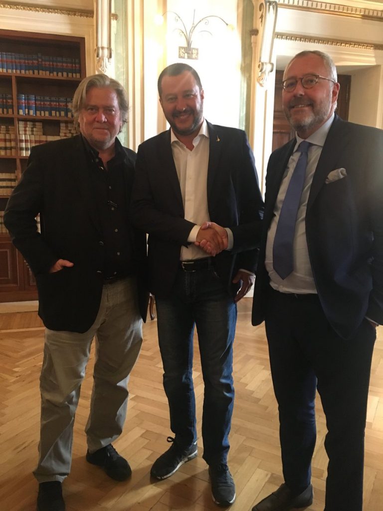 Стив Банън, Матео Салвини и съоснователят на "Движението", белгийският политик Мишаел Модрикамен. Снимка: Туитър