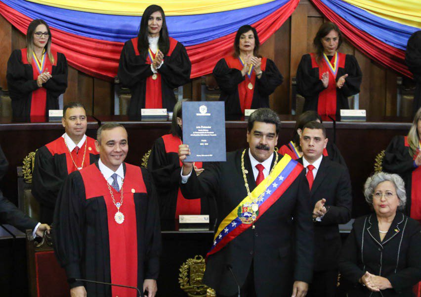 Николас Мадуро положи клетвата си за нов президентски мандат пред Върховния съд, защото Националното събрание е суспендирано още през 2016-та. Снимка: Туитър