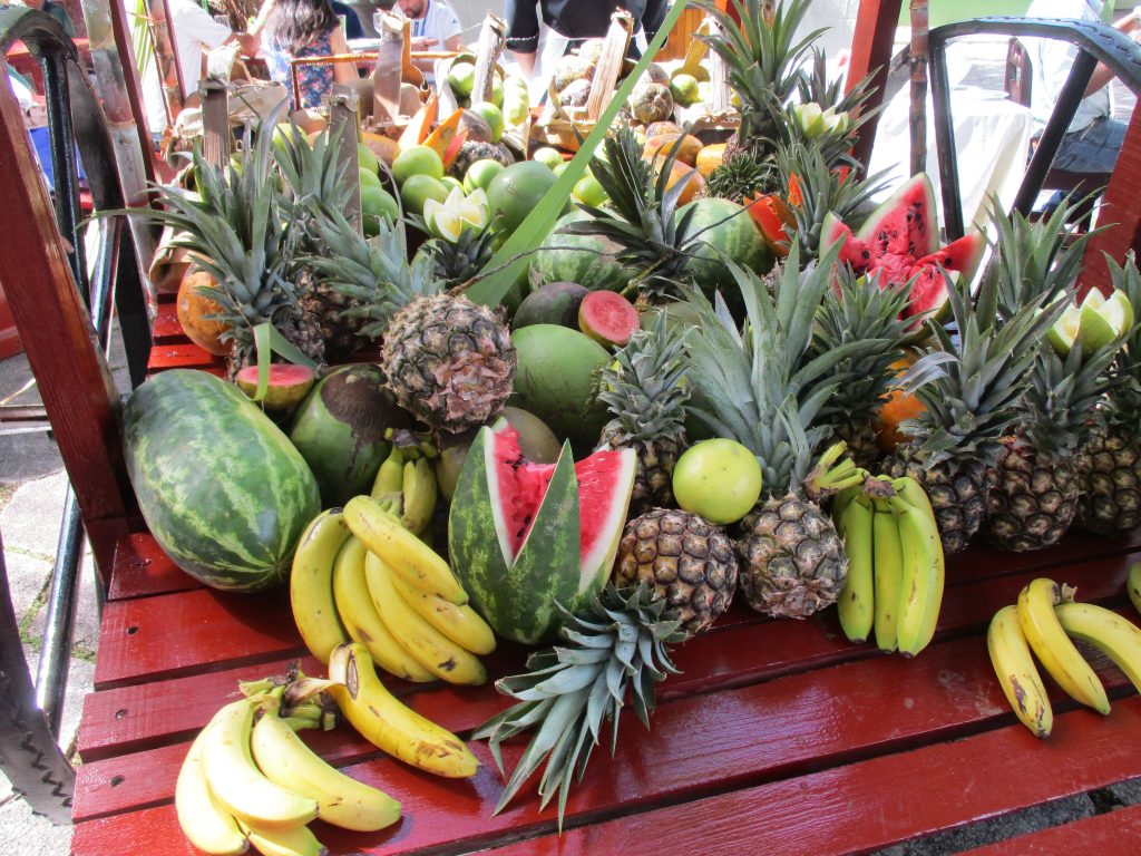 Плодово изобилие на каручката в La Granjita. Снимка: Къдринка Къдринова
