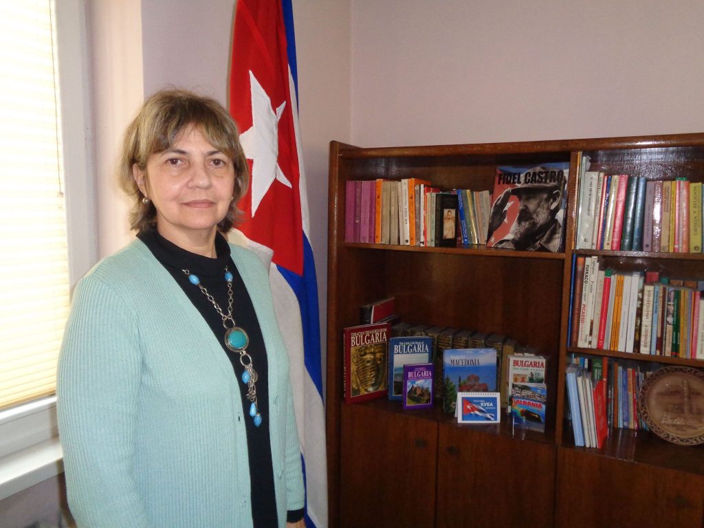 Н. Пр. Каридад Ямира Куето Милиан в кабинета си. Снимка: Къдринка Къдринова