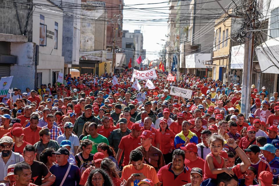 По време на чависткото шествие в подкрепа на Мадуро и против заплахата от американска интервенция във венесуелския щат Нуева Еспарта. Снимка: TeleSur 