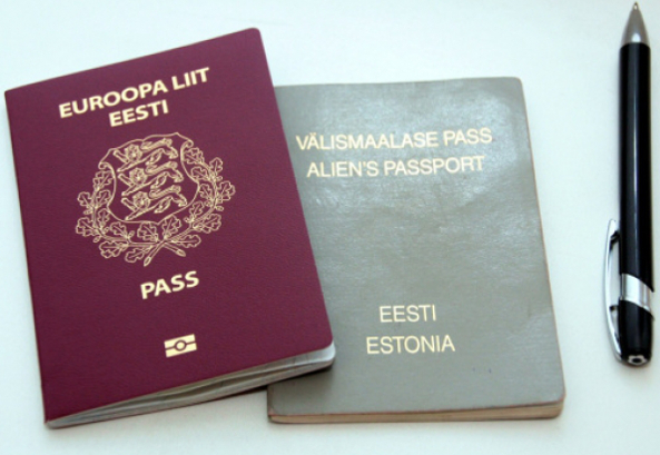 Паспортите на "негражданите" на Естония са сиви, за разлика от обичайните