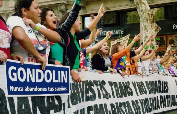 Стотици хиляди аржентинки преминаха из Буенос Айрес с шествието в защита на правата на жените. Снимка: Resumen Latinoamericano