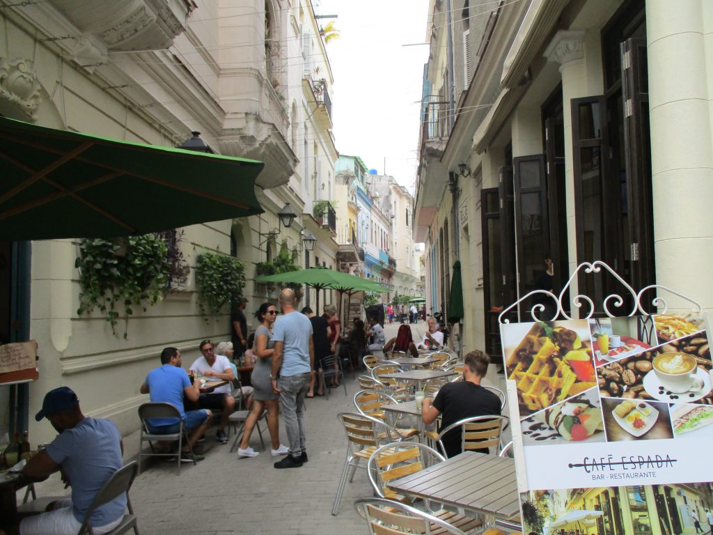 Улично кафене на слизане от Хълма на Ангела. Снимка: Къдринка Къдринова