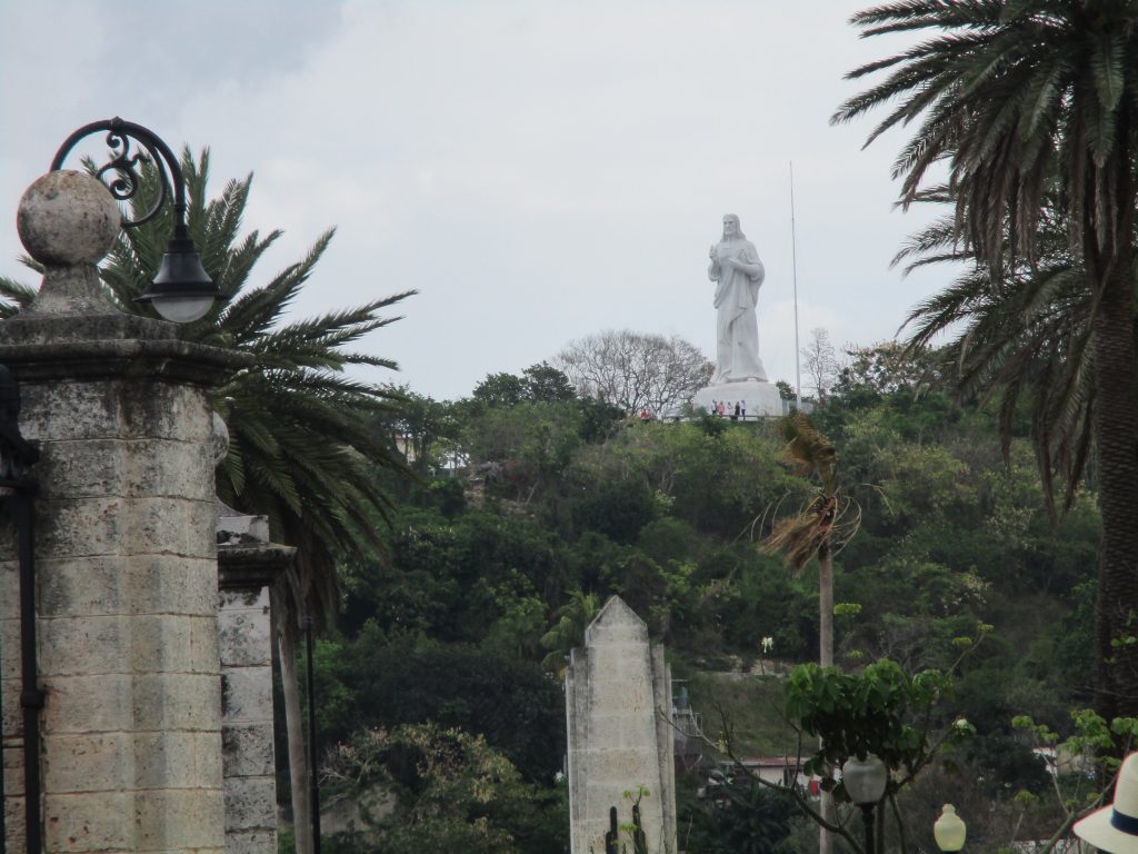 Христос от Хавана–така е известна 20-метровата скулптура, извисяваща се на хълм срещу Хаванския залив и обърната към града. Снимка: Къдринка Къдринова