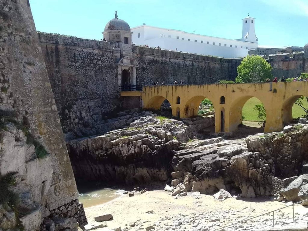 Крепостта Пенише е била избрана от диктатурата за затвор заради непристъпните ѝ външни стени. Снимка: Пауло Тожейра