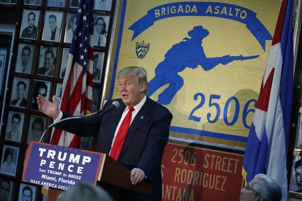 По време на своята предизборна кампания през 2016 г. Доналд Тръмп говори в Маями пред ветерани от извършеното през 1961 г. нахлуване в кубинския Залив на свинете. Снимка: libertadusa.com
