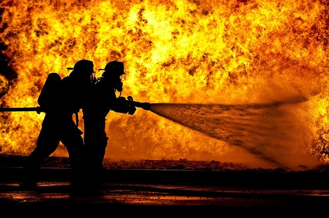 firefighters-870888_640