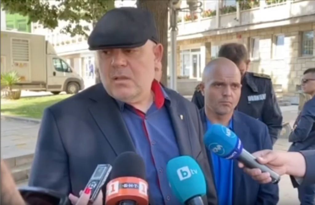 Главният прокурор Гешев с неизменният му каскет