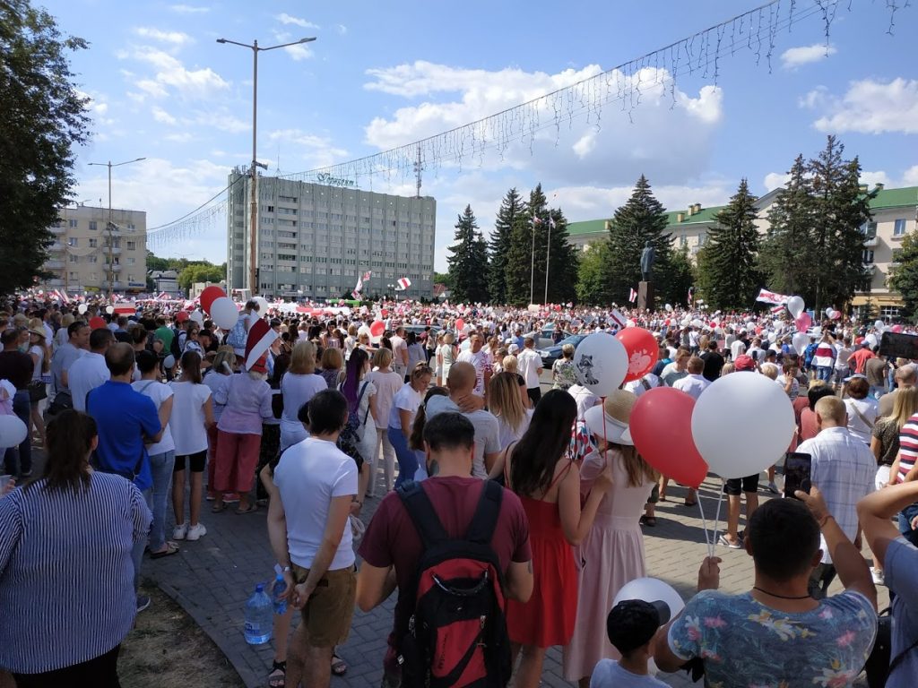 2020_Belarusian_protests_—_Baranavichy,_16_August_01