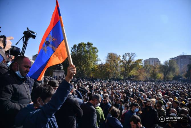 Screenshot_2020-11-20 Protesters demanding Pashinyan’s resignation again rally at Freedom Square in Yerevan