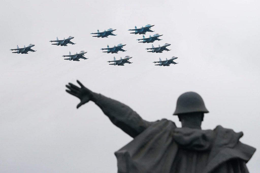 Момент от авиоучастието във военния парад в Москва по повод 76-годишнината от победата над хитлерофашизма. Снимка: izvestia.ru