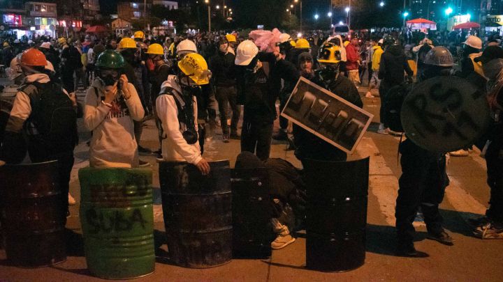 Протестите в колумбийския град Кали продължават, макар Националният стачен комитет да обяви временно прекъсване на конфронтационните действия. Снимка: colombia.as.com