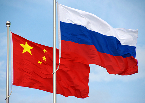 The_flags_of_Russia_and_China